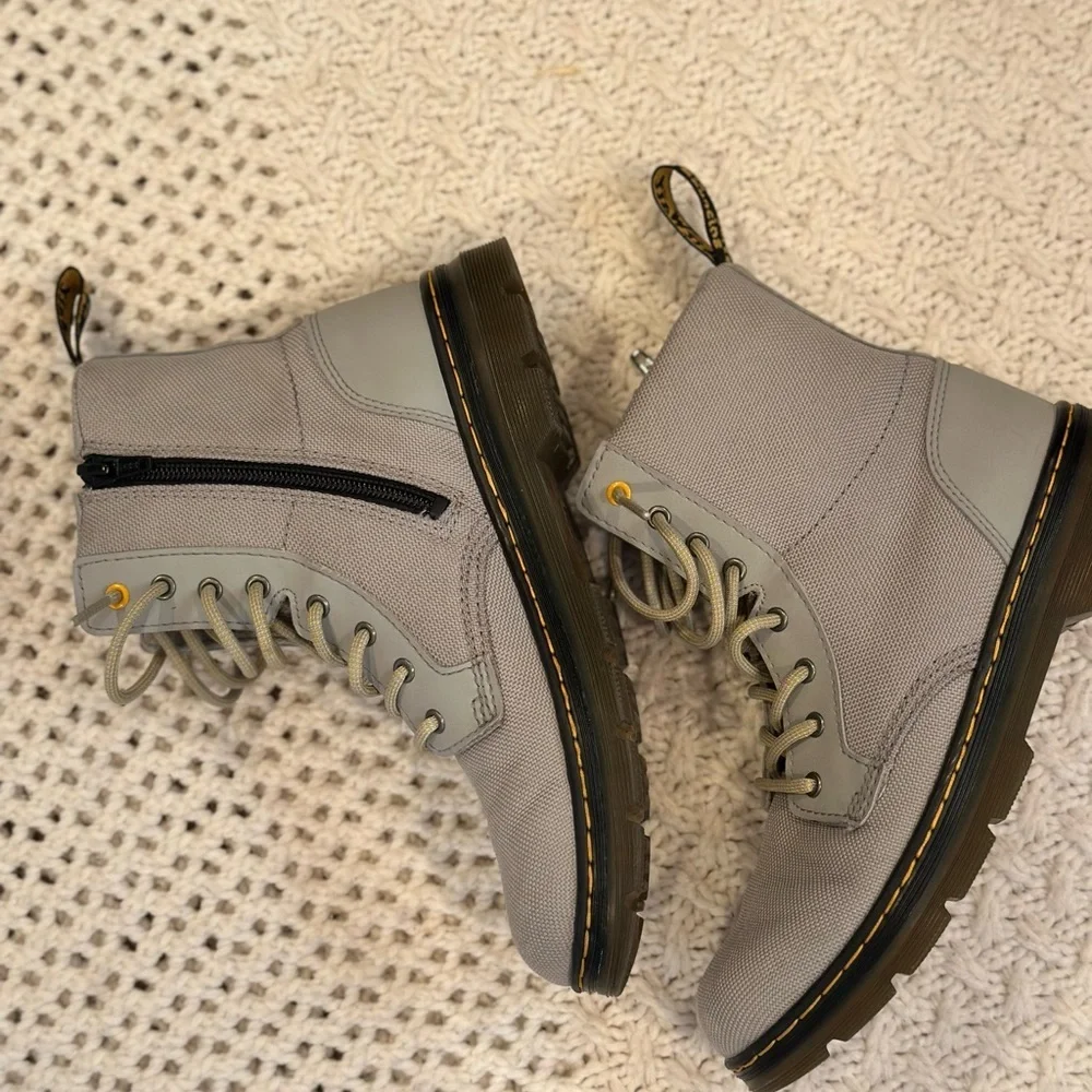DR MARTENS KIDS UNISEX MENS 4 Ladies 5 Gray High-Top Boots